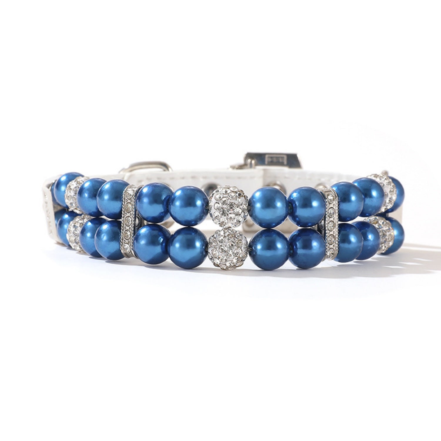 Single royal blue simulated pearl pet collar.